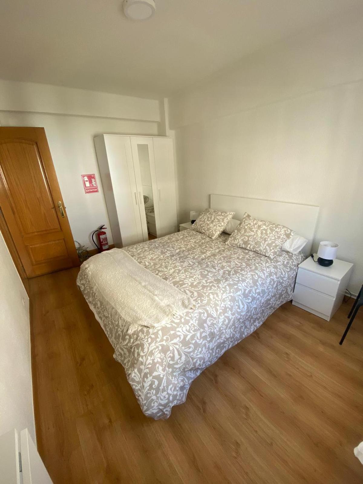 Apartamento En El Centro - Cercano A La Playa Appartement Santander Buitenkant foto